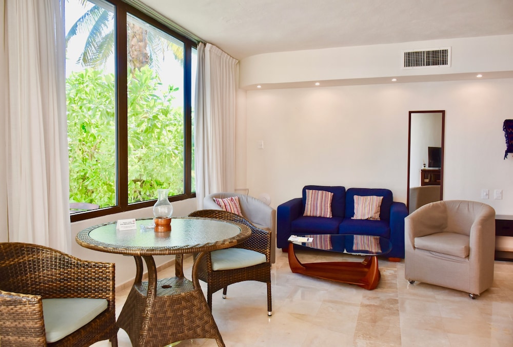 Playa Palms Hotel 34/69