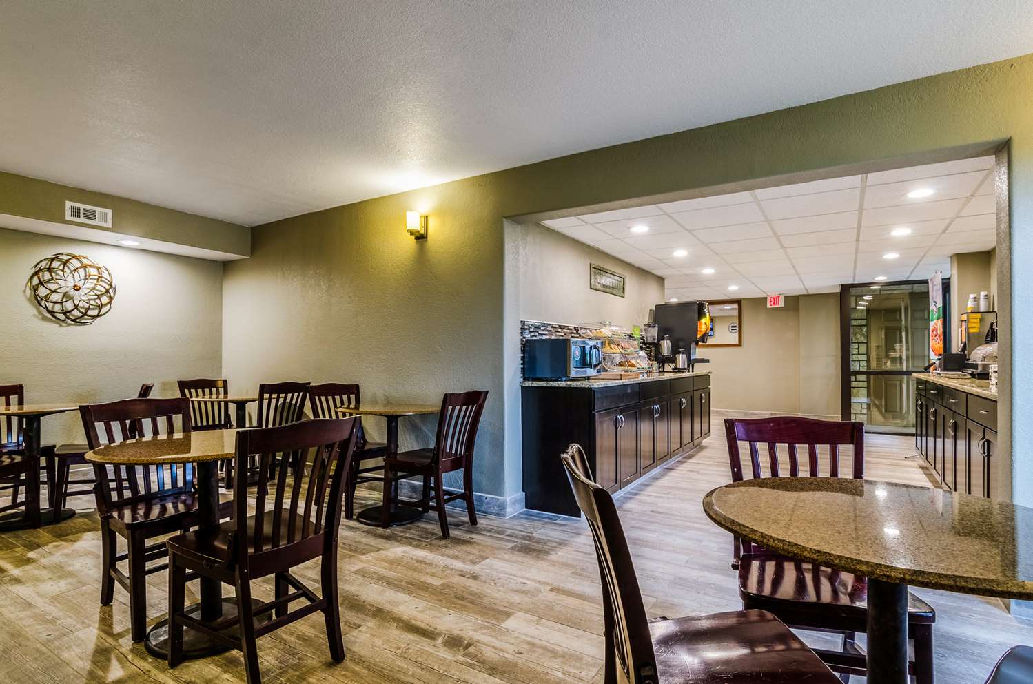 Quality Inn & Suites Winfield 34/44