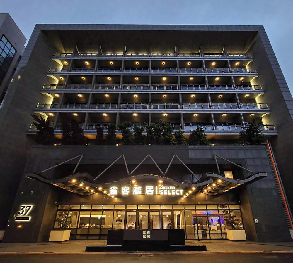 CHECK inn SELECT Taichung Dadun 2/48