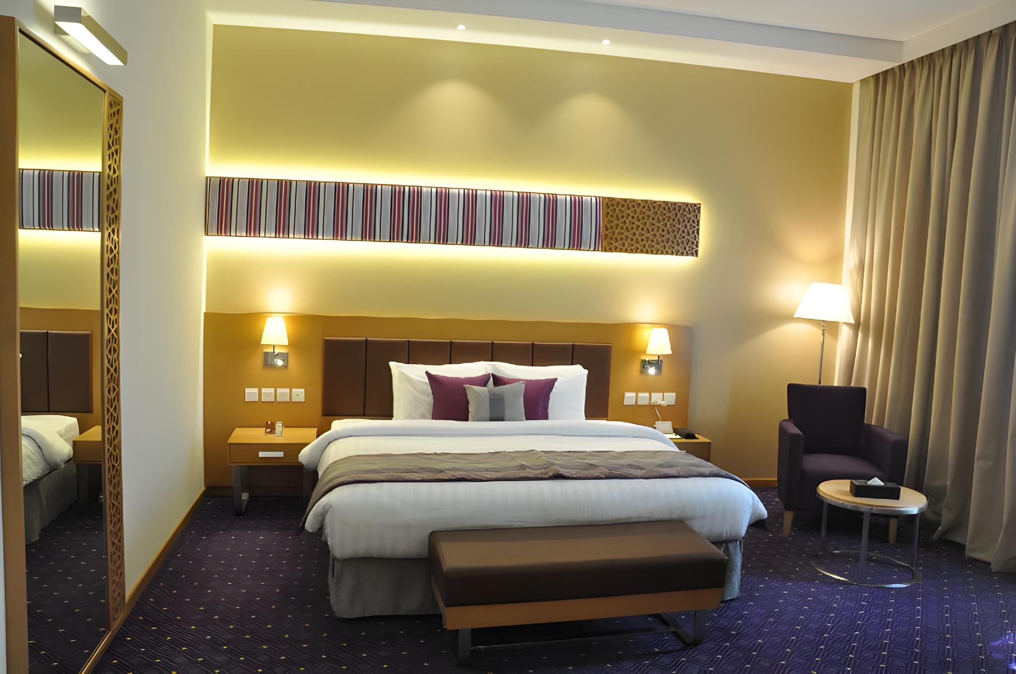 EXECUTIVE, SUITE
