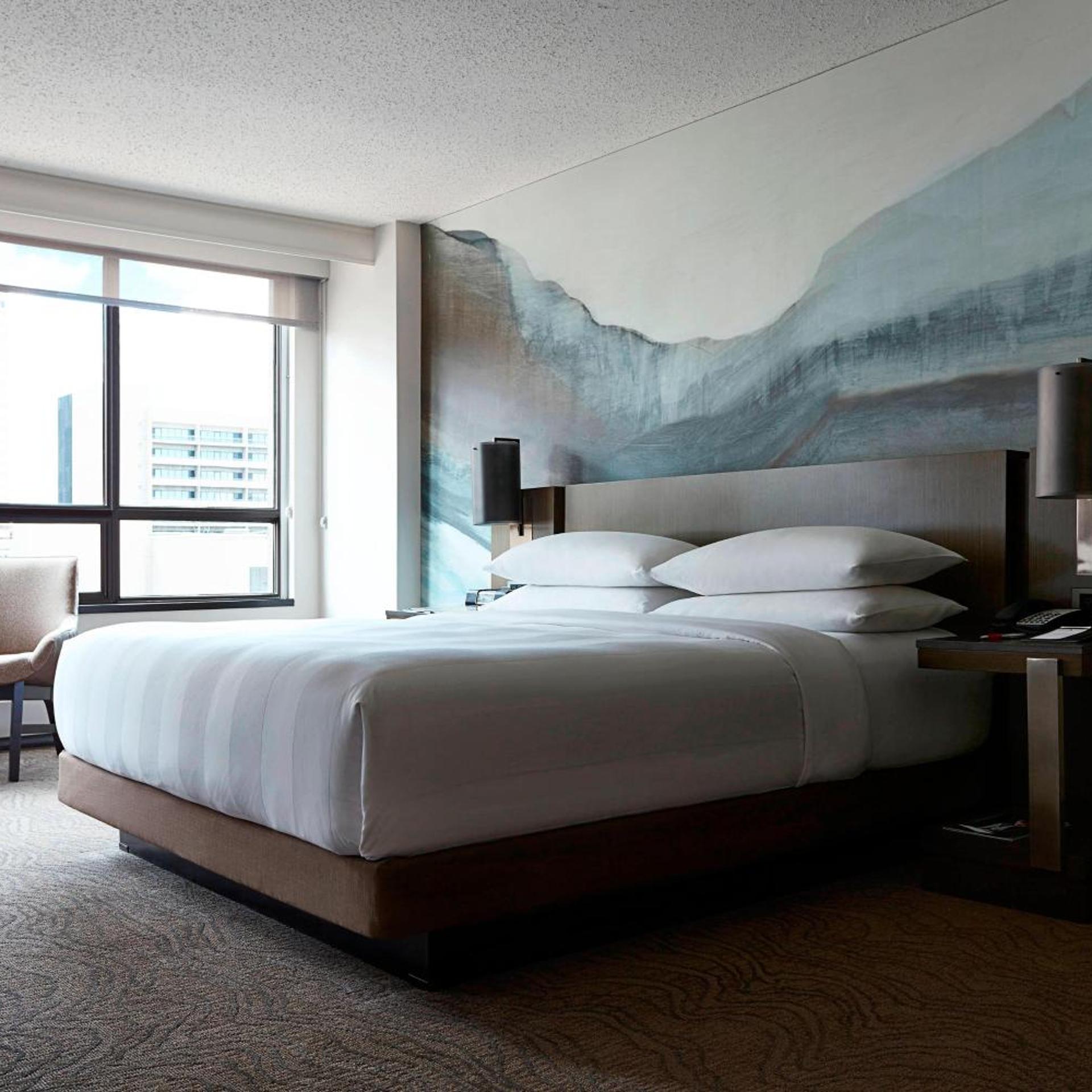 Deluxe, King Bed, Skyline View