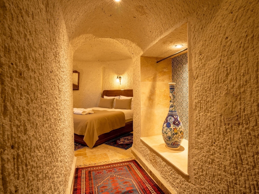 Tulip Cave Suites 23/48