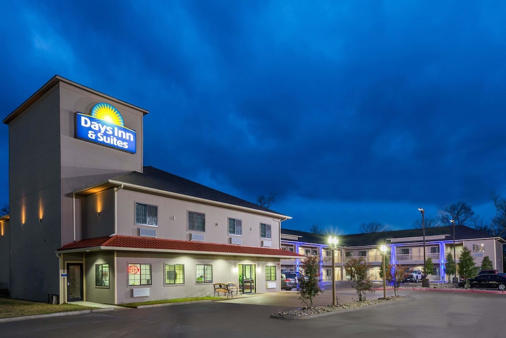 Days Inn & Suites by Wyndham Madisonville 1/35
