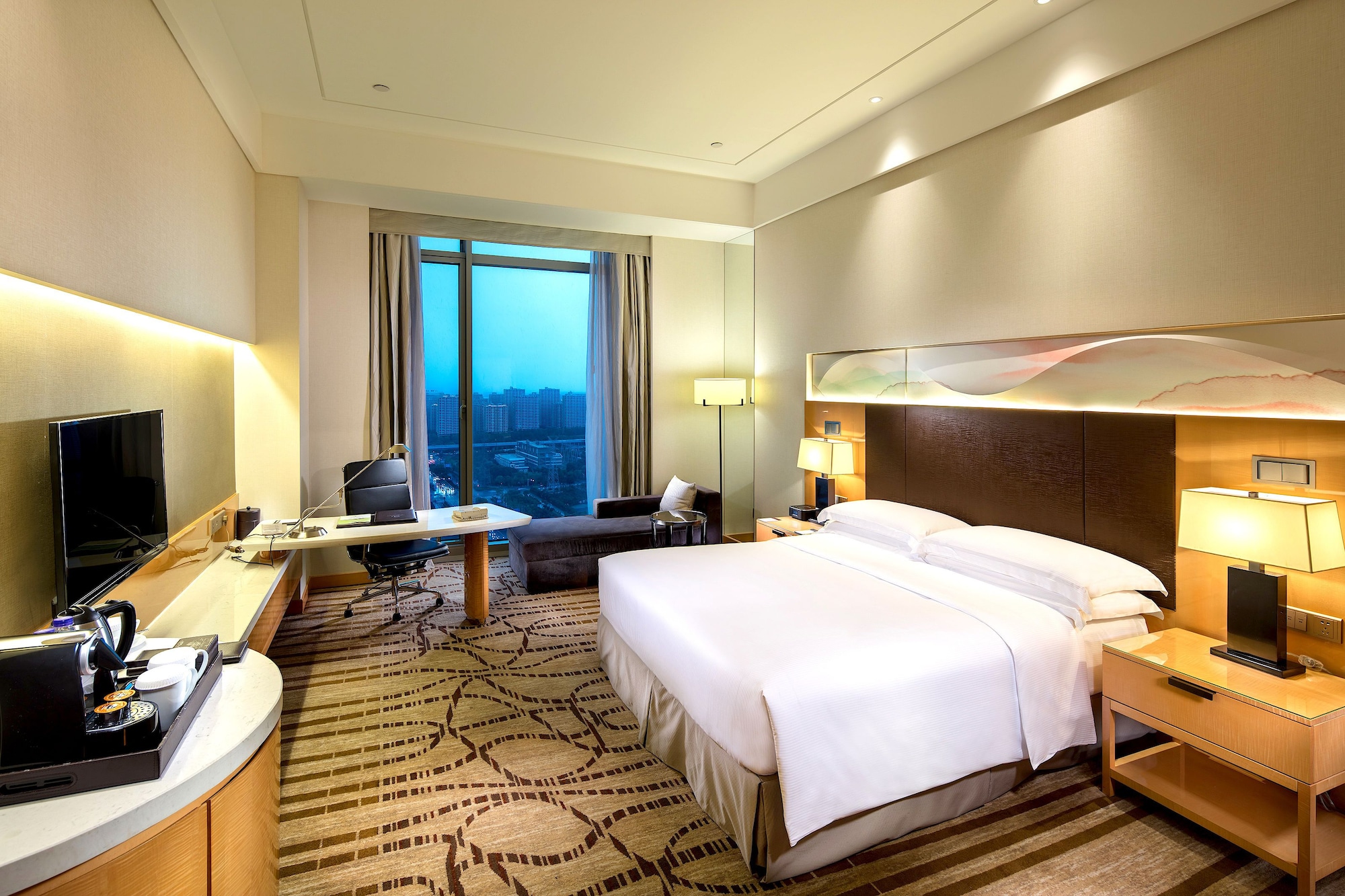 GUEST ROOM, KING BED