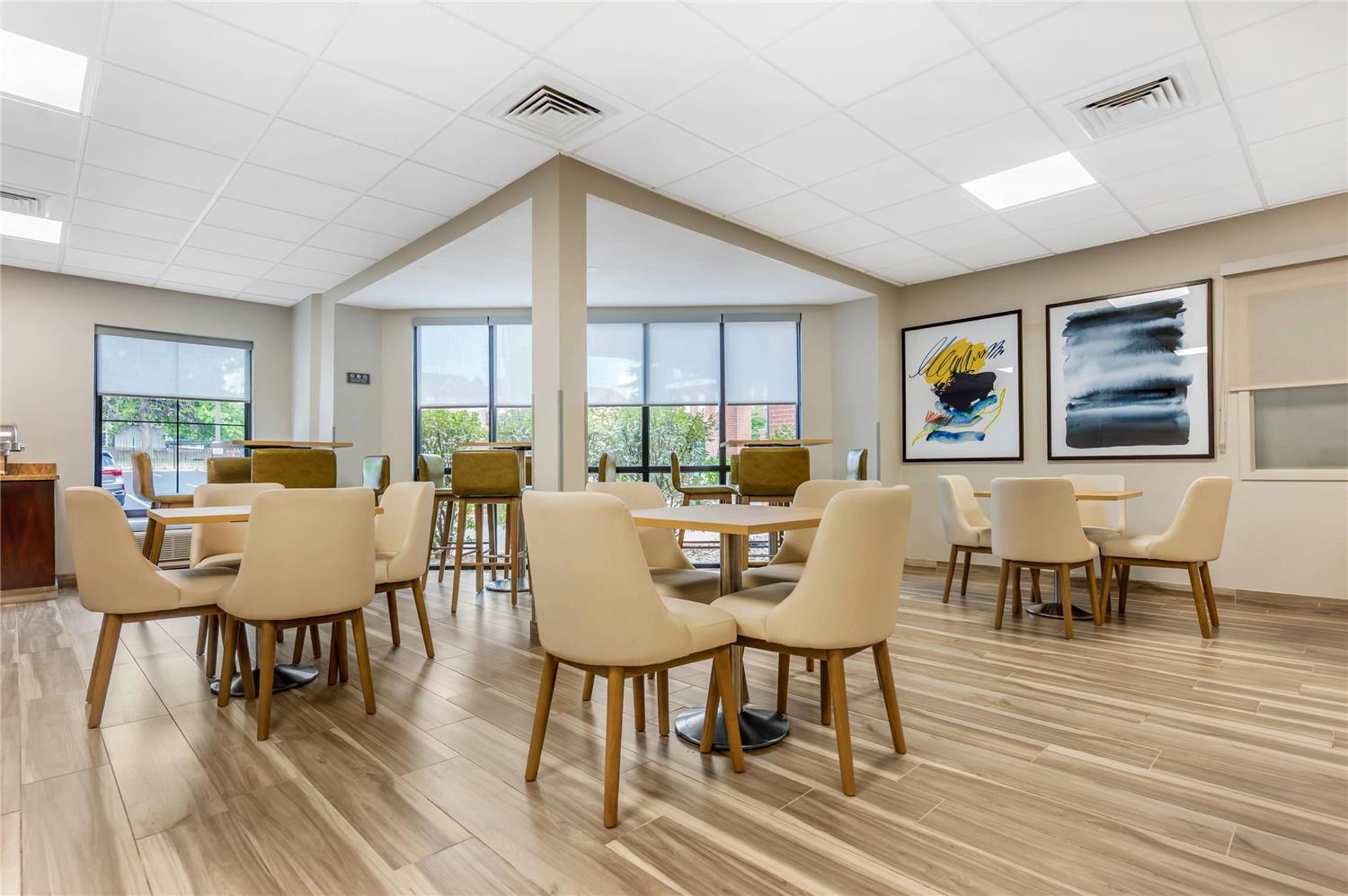 Comfort Inn & Suites Saint Louis Lafayette Square 22/23