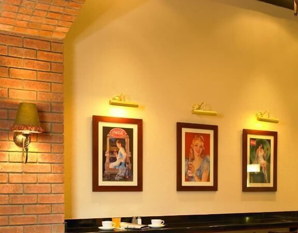 Frontier Inn 14/37