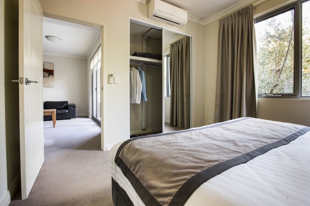1 BEDROOM, APARTMENT, TERRACE