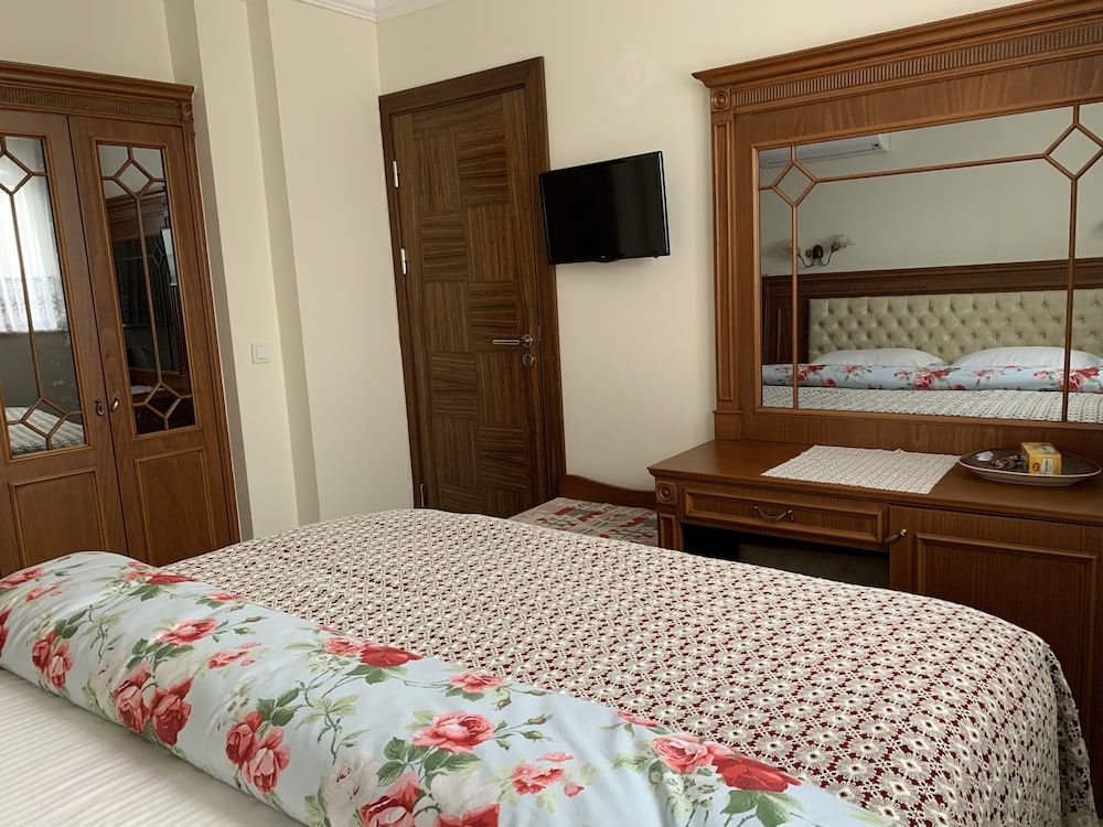 Ada Hotel 29/77