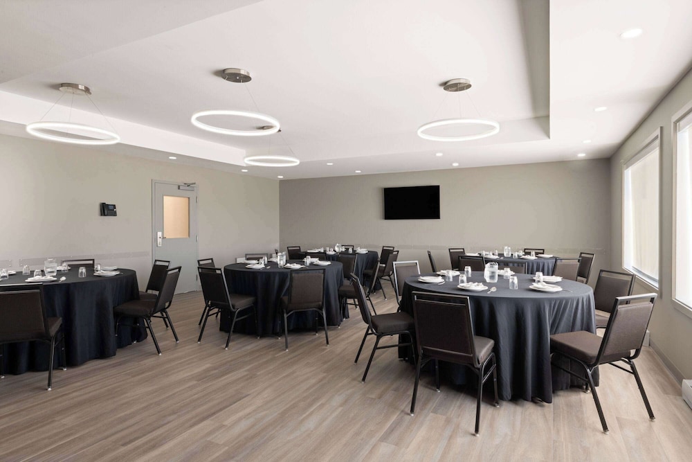 Microtel by Wyndham Lachute 20/30
