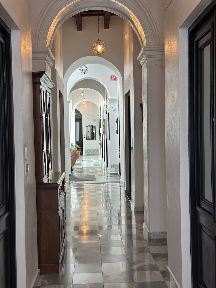 352 Guest House Hotel Boutique 10/50