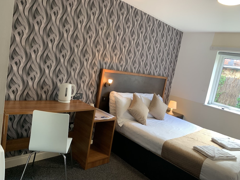 IBI Imperial Salford (ex Trivelles Hotel Manchester - Cross Lane) 22/62