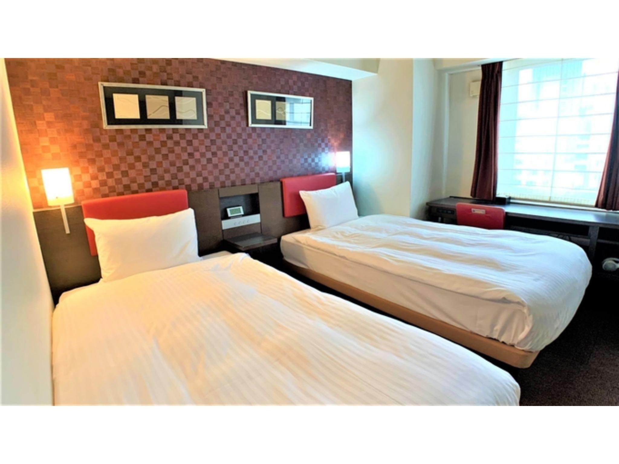 Hollywood, Valley, Twin Beds