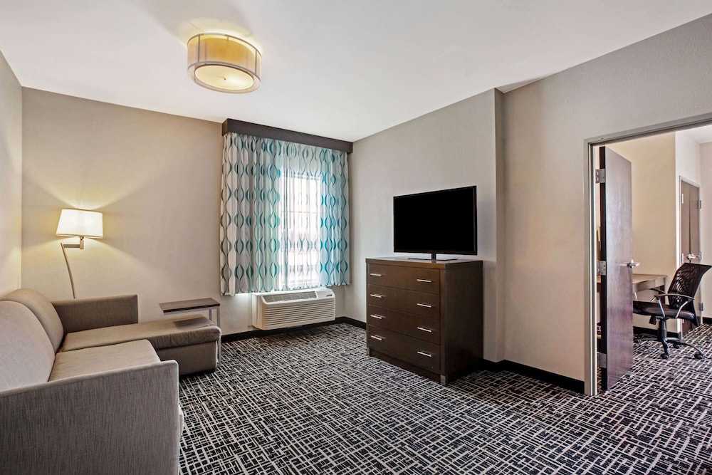 La Quinta Inn Suites By Wyndham York 35/53