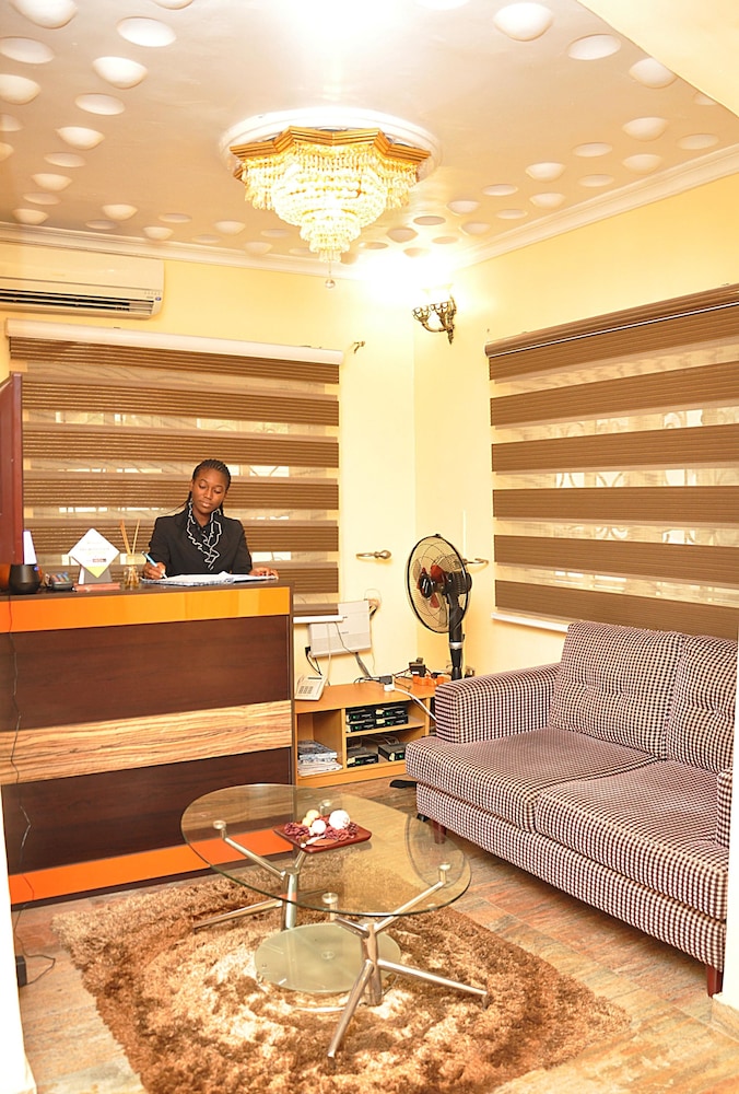 Topaz Luxury Suites & Apartments 3/40