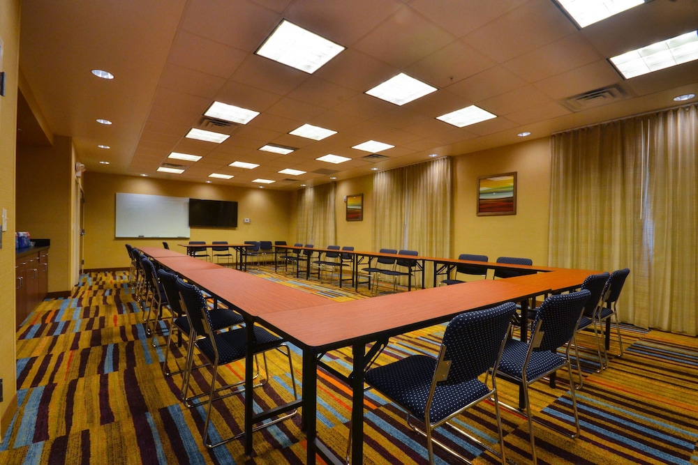 Fairfield Inn Suites St Louis Pontoon Beach Granite City 35/37