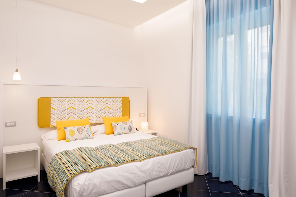 DELUXE, DOUBLE OR TWIN BED