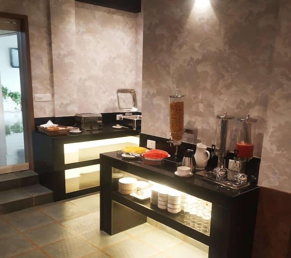 Time Square Boutique Hotel 8/30