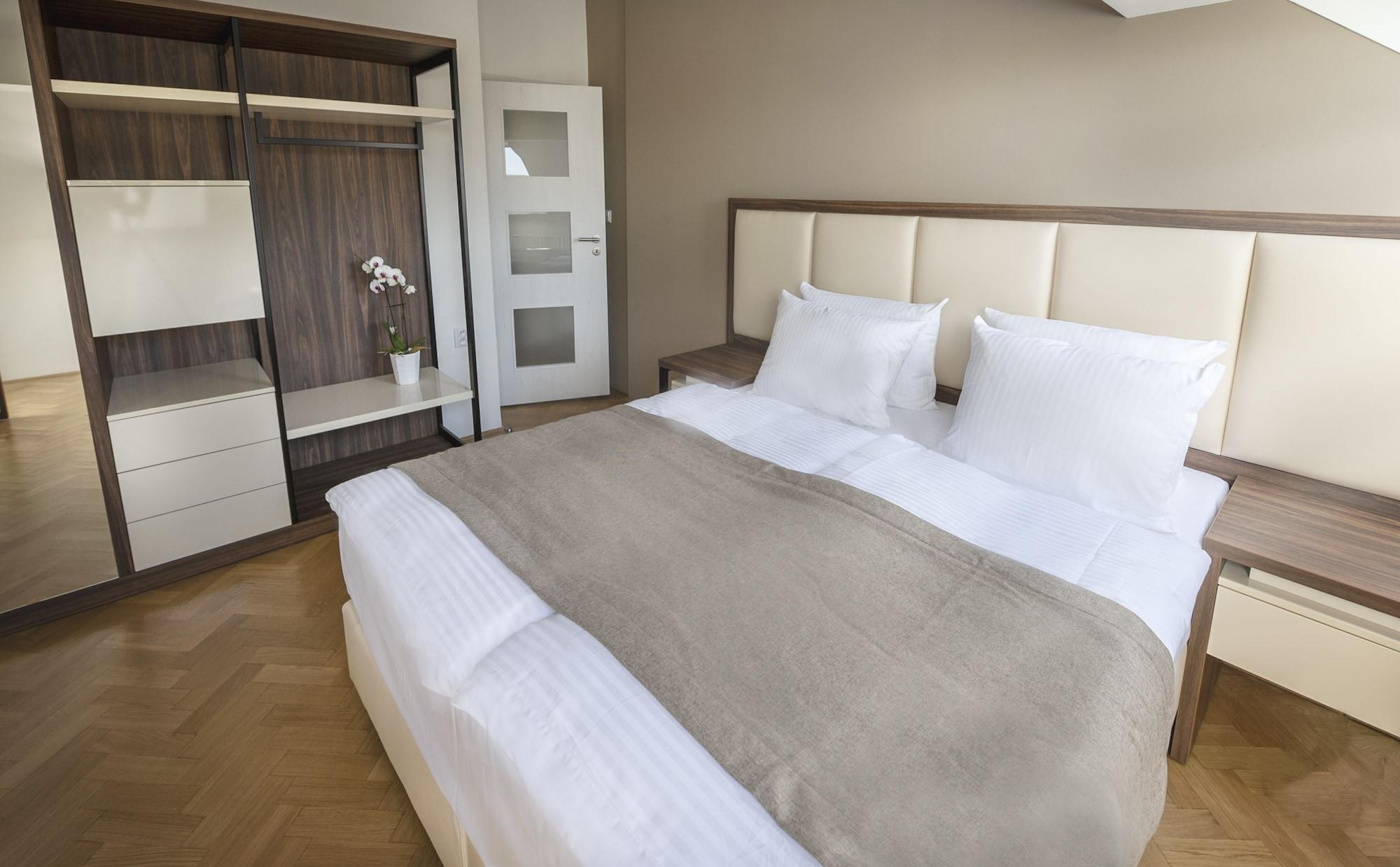 4 Bedrooms, Roof Top, Executive, Penthouse