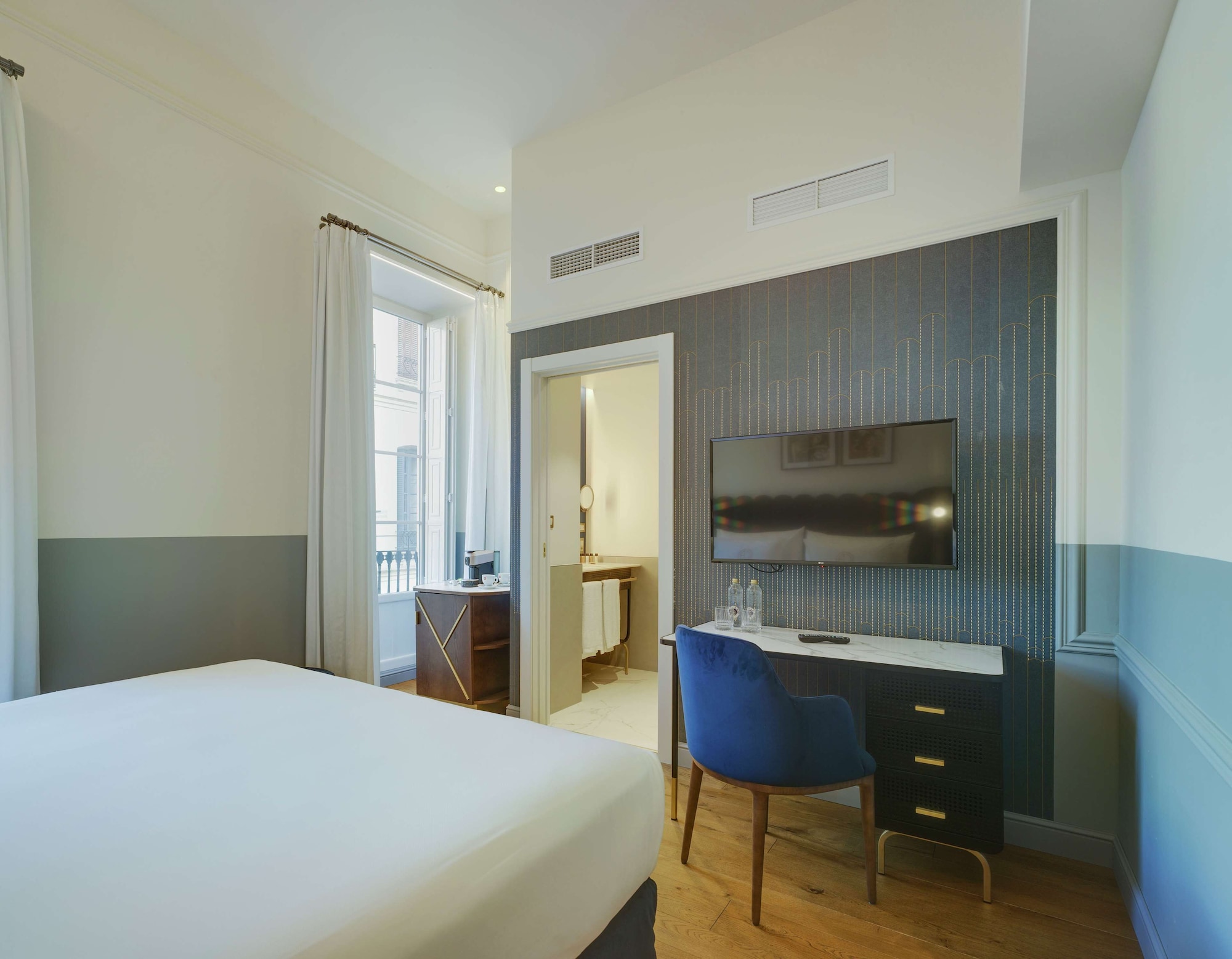 Carmen, Double Bed