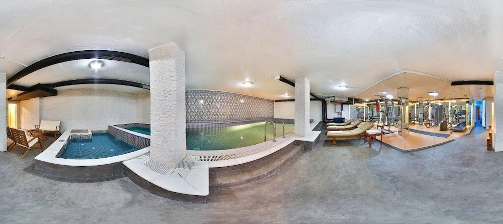 White Monarch Hotel 43/70