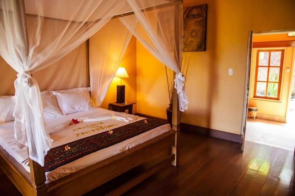 PREMIUM, KING BED, SEA VIEW, POOL ACCESS