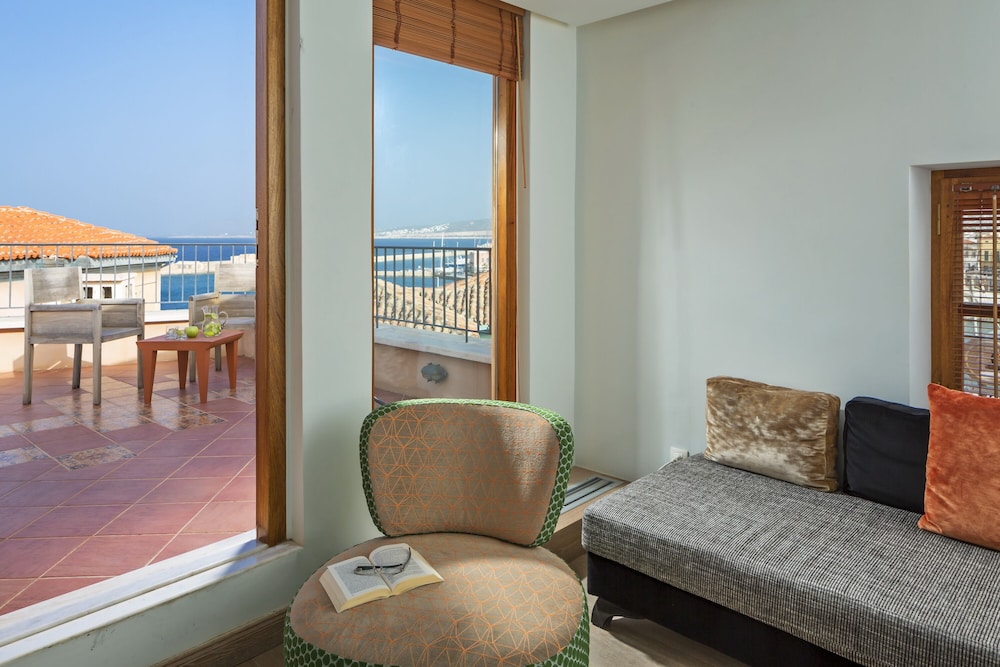 Casa Delfino Suites 39/93