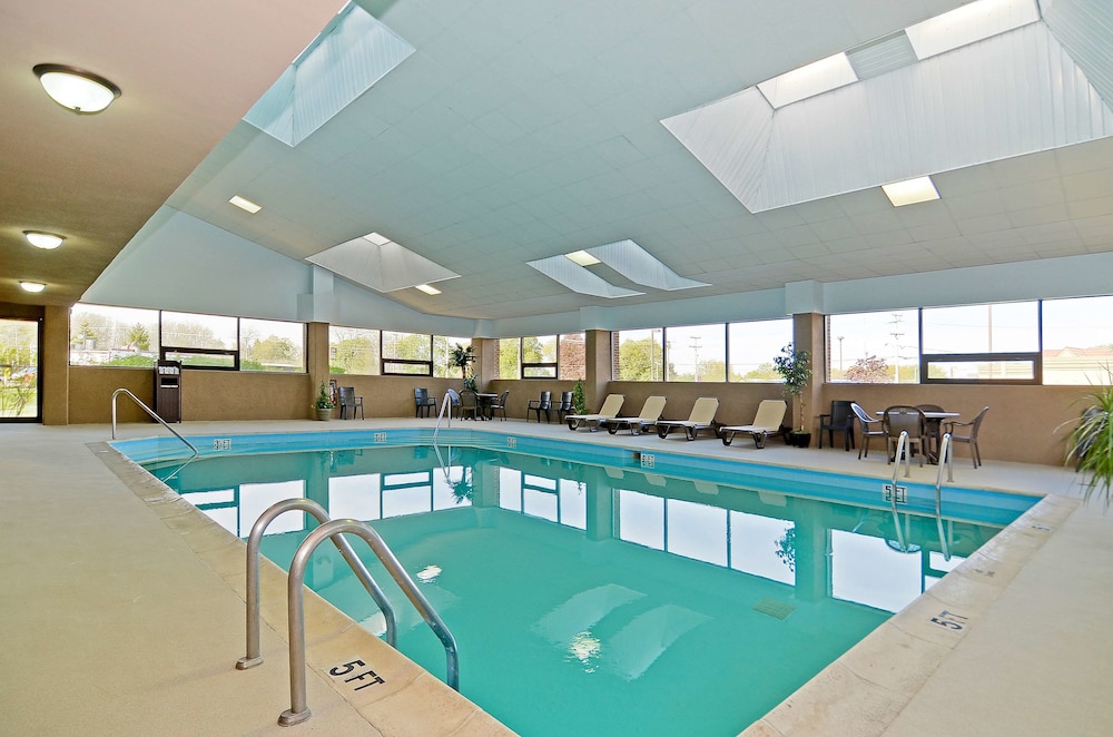 AmericInn by Wyndham Woodstock IL 26/50