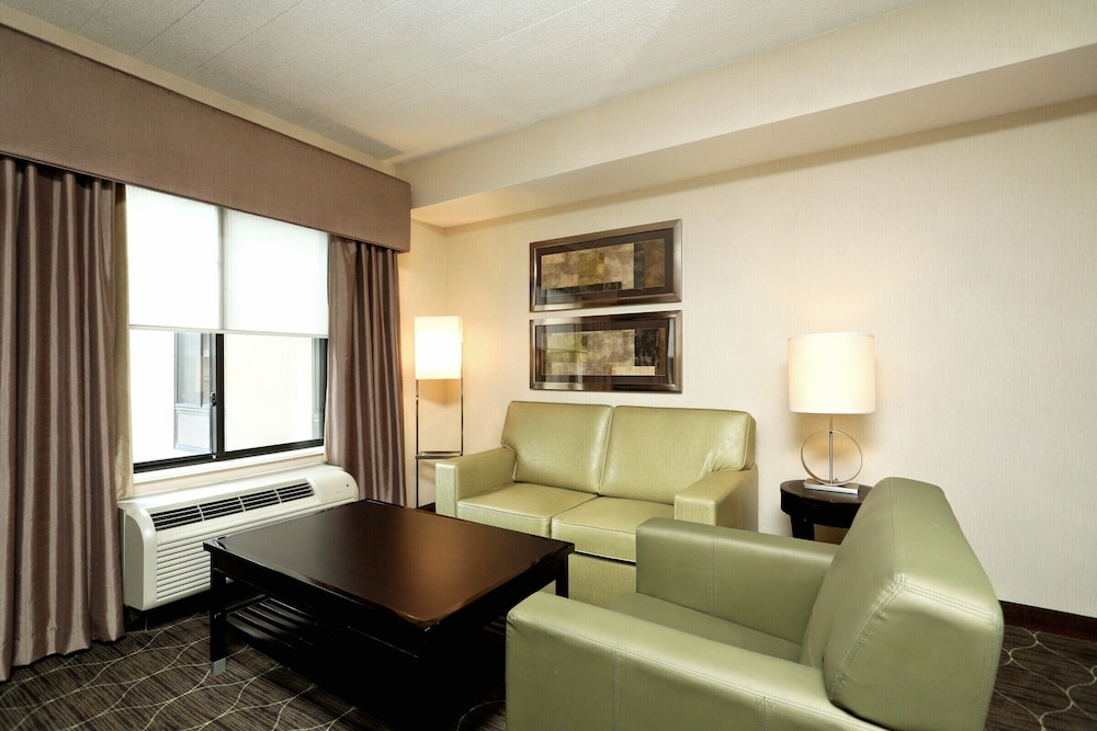 Hampton Inn & Suites Parsippany/North 36/55