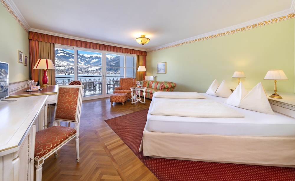 DELUXE, LAKE VIEW, BALCONY