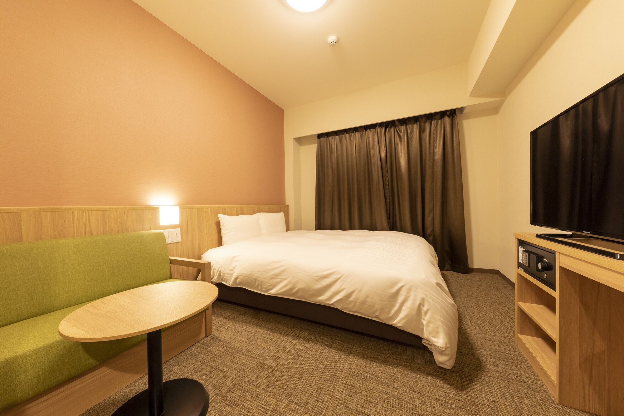 MODERATE, QUEEN BED