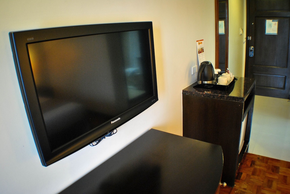 Fersal Hotel Neptune Makati 61/65
