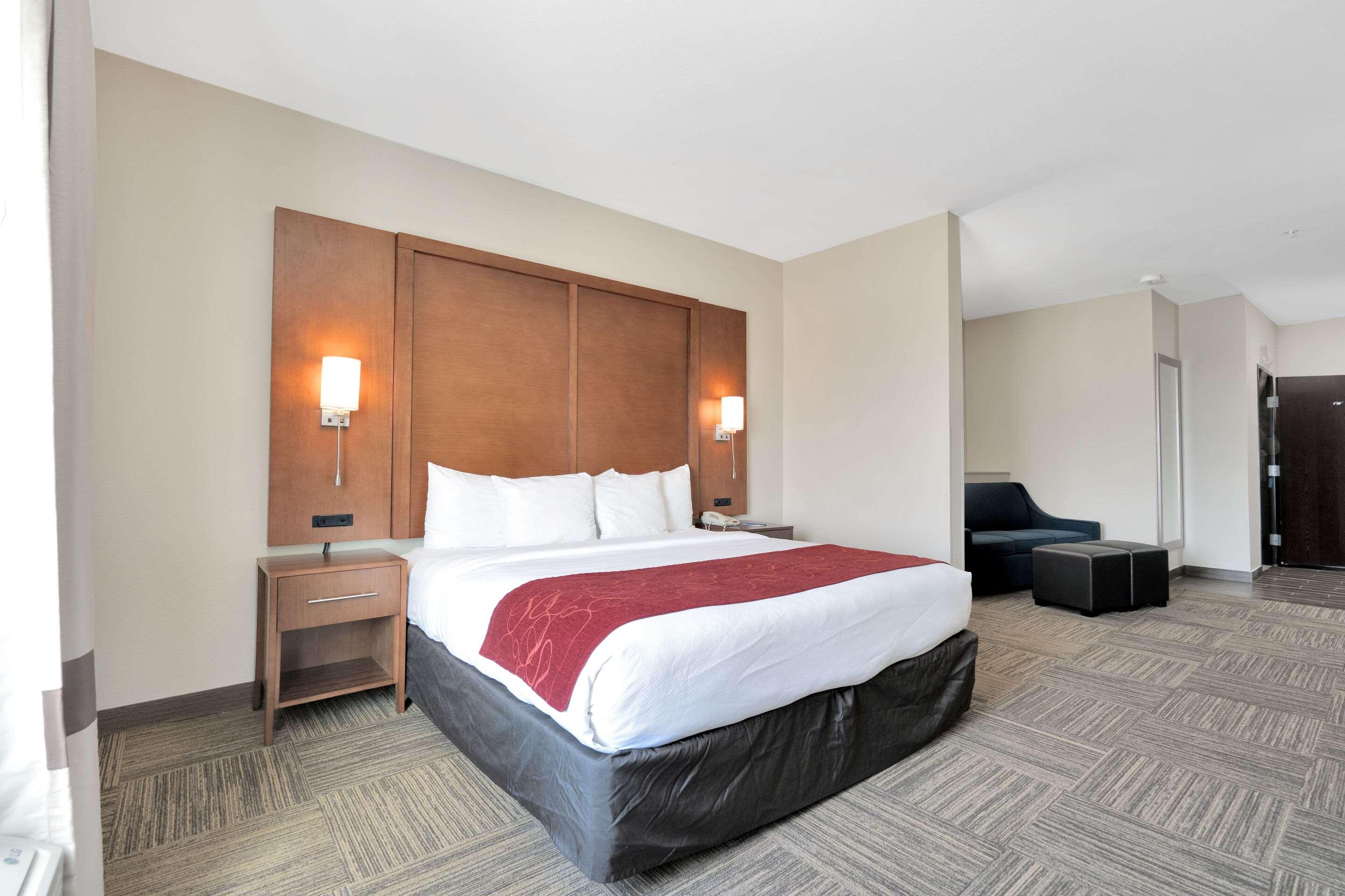 UPGRADE, SUITE, 1 KING AND 2 QUEEN BEDS