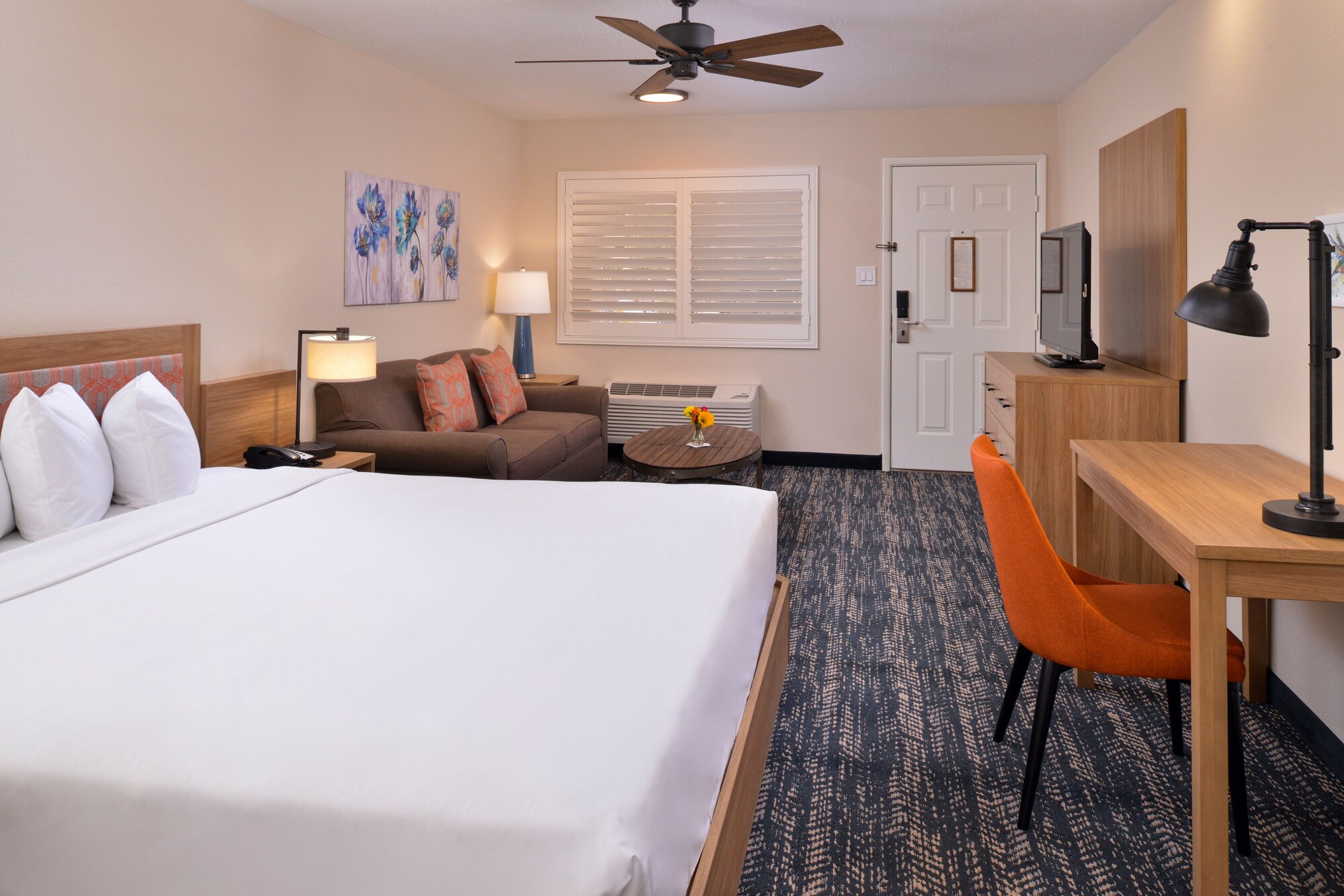 Deluxe, Studio, King Bed, Sofa