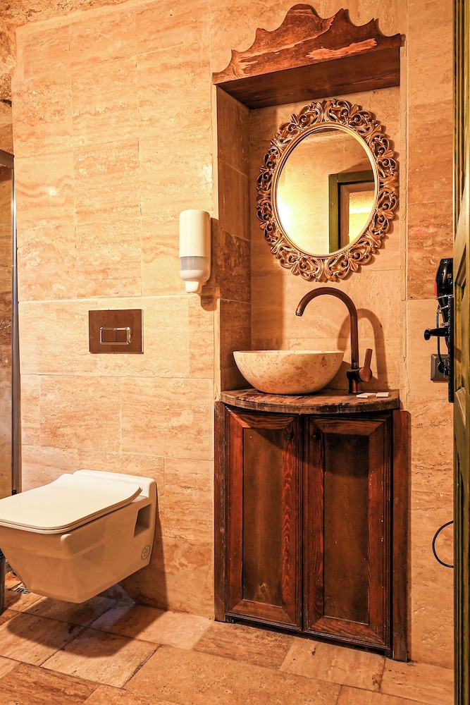 Casia Cave Suites 33/50