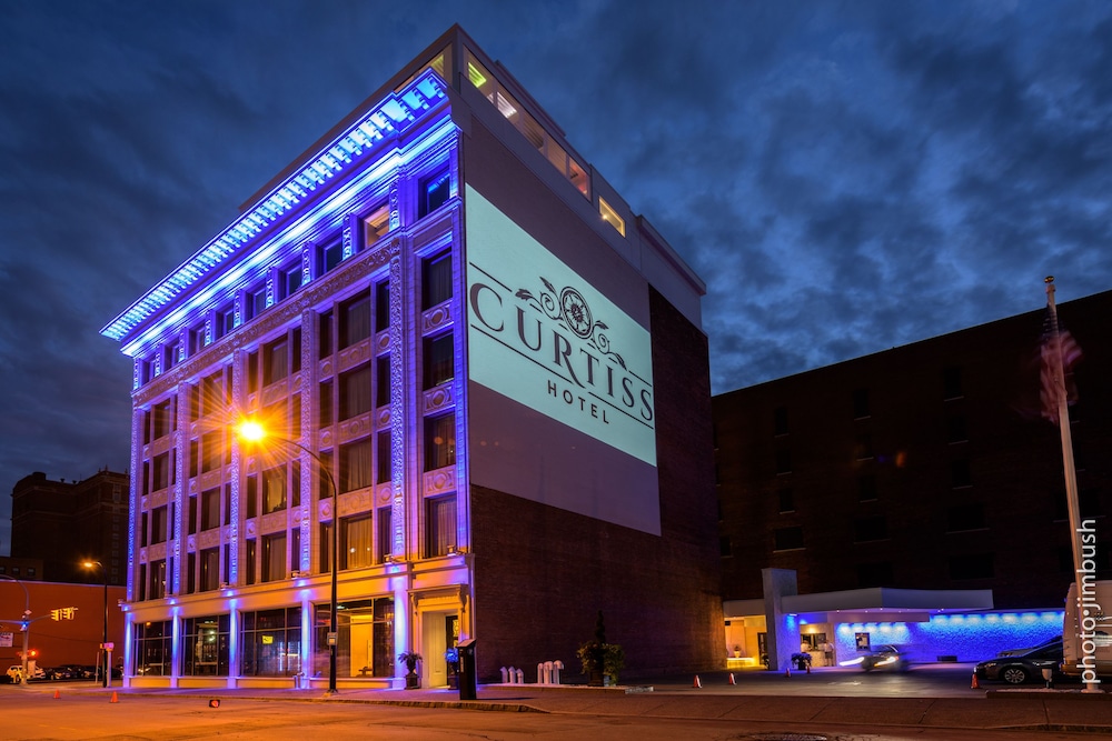 Curtiss Hotel Ascend Hotel Collection 5/50