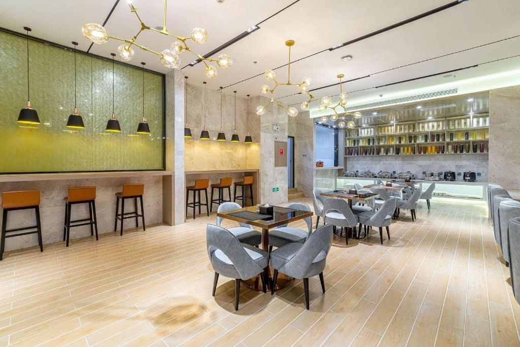 Echarm Hotel (Kunming Railway Station Huancheng South Road Metro Station) 38/50