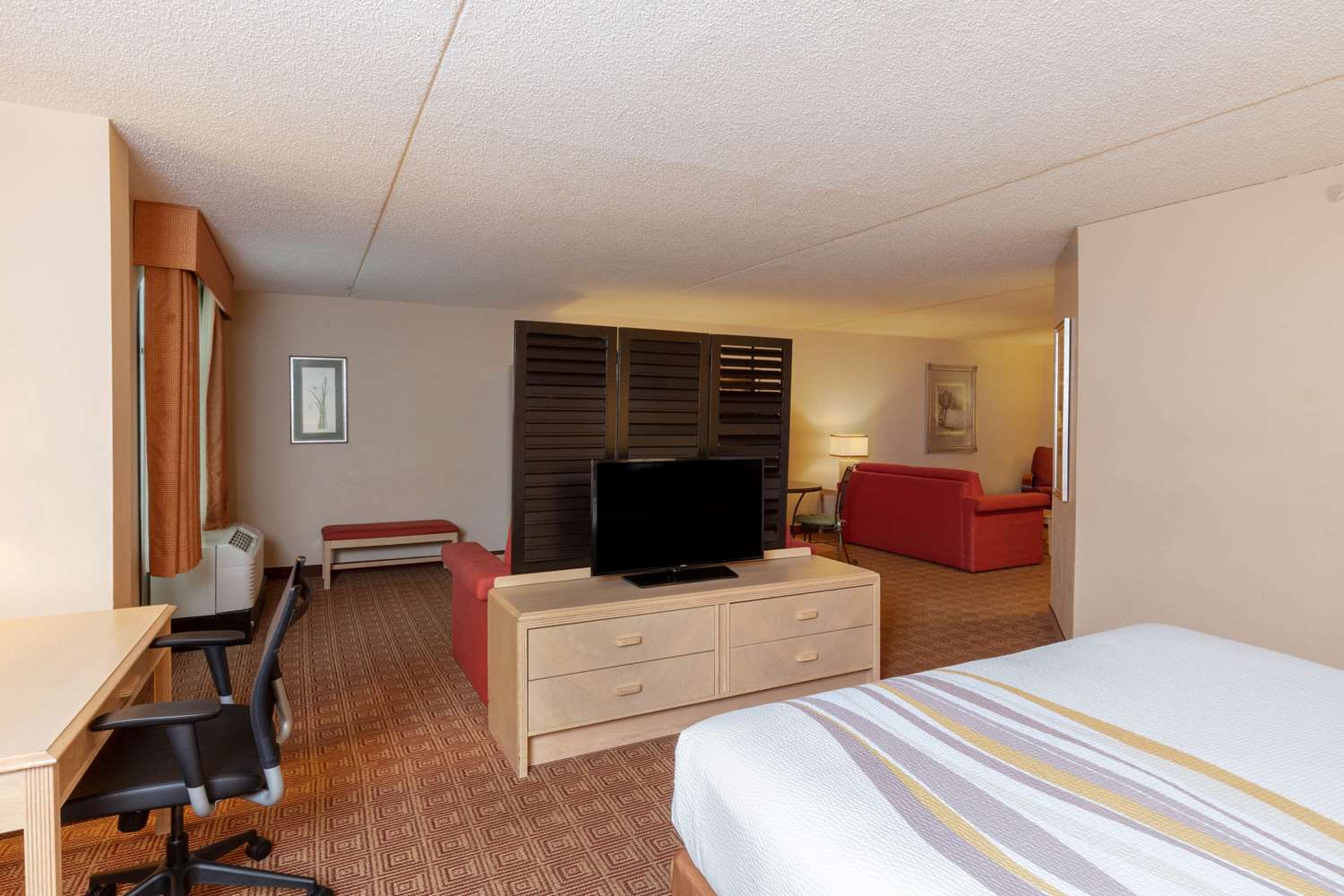 La Quinta Inn & Suites by Wyndham Garden City 16/42