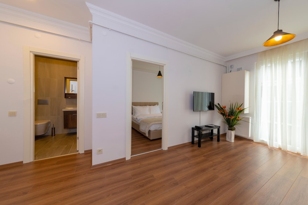 Joy Suites Hotel 57/69