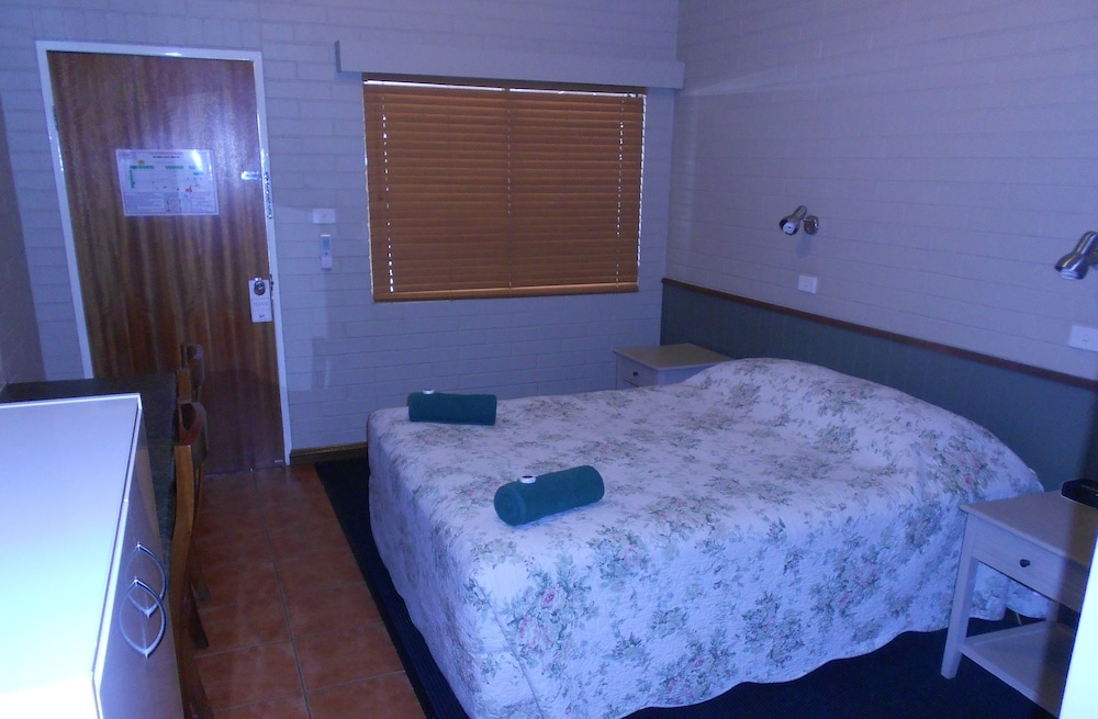 Barcaldine Country Motor Inn 20/45