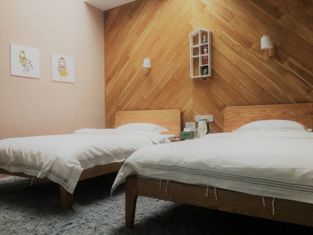 J Trip Youth Hostel 19/37