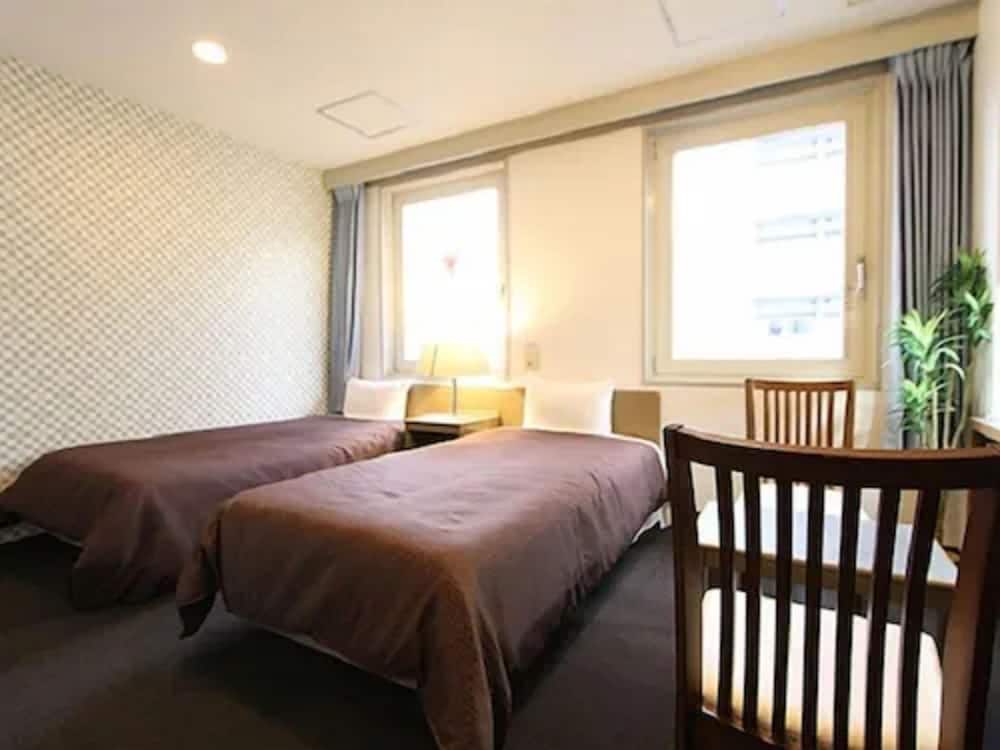 ROOM, TWIN BEDS, SMOKING