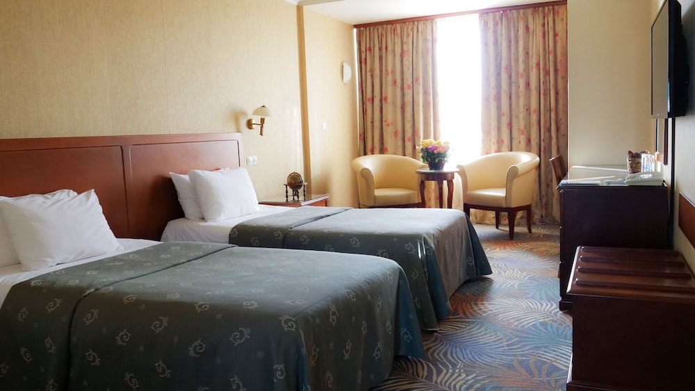 DELUXE, DOUBLE BED
