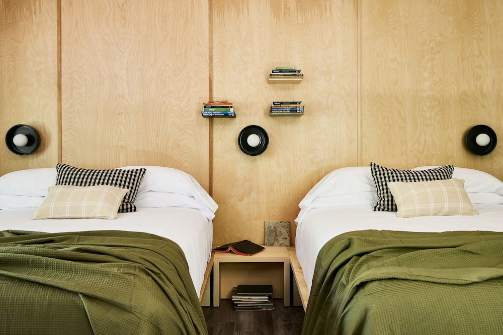 Bluebird Cady Hill Lodge 24/50