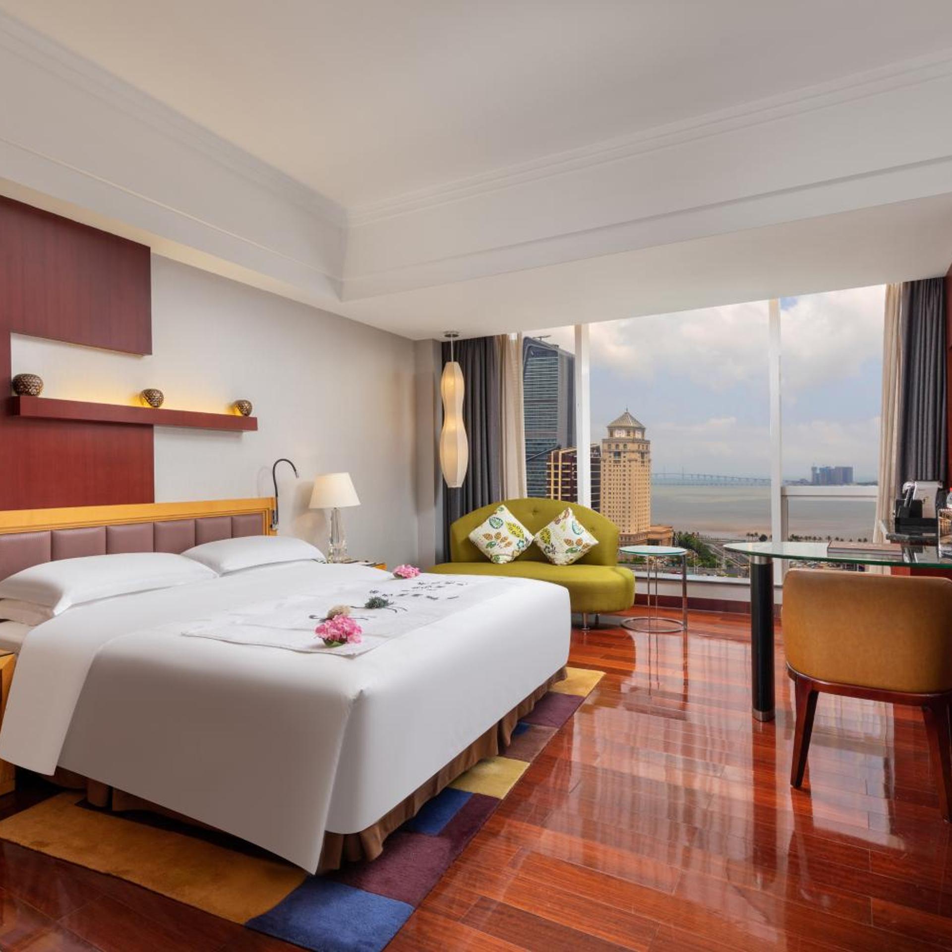 Executive, King Bed, Bridge View 2/7