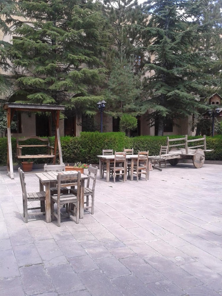 Burcu Kaya Hotel 37/39