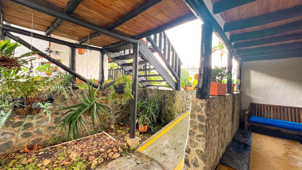 Hotel El Molino Dapa Cali 43/49