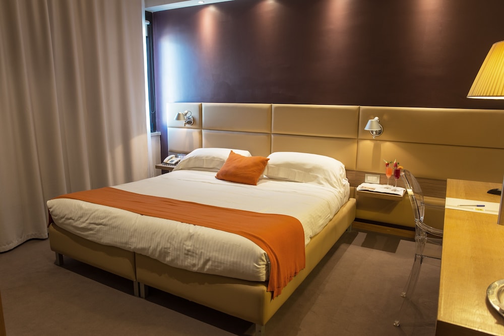 ROOM, SINGLE, DOUBLE BED