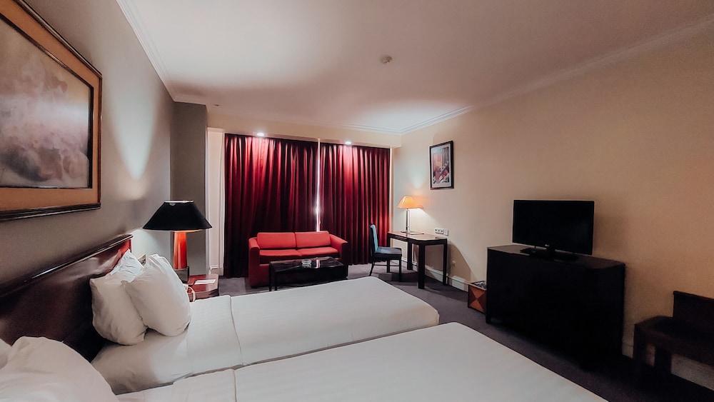 Surabaya Suites Hotel Powered by Archipelago 16/66