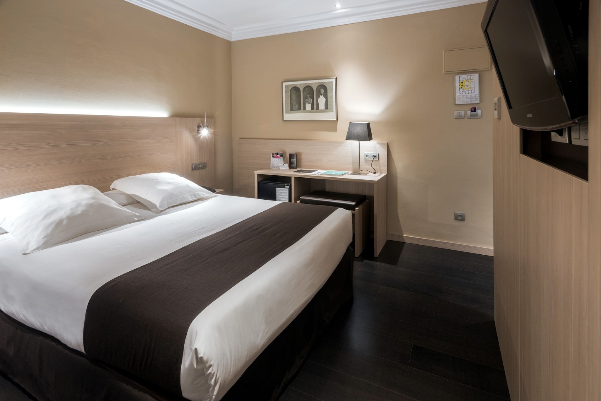 ECONOMY, DOUBLE BED, SMALL