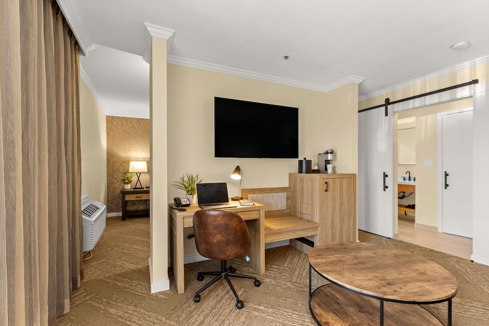 Best Western Plus Inn At The Vines 38/43